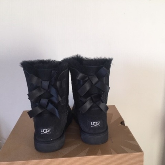 Bailey Bow Uggs - Picture 2 of 4